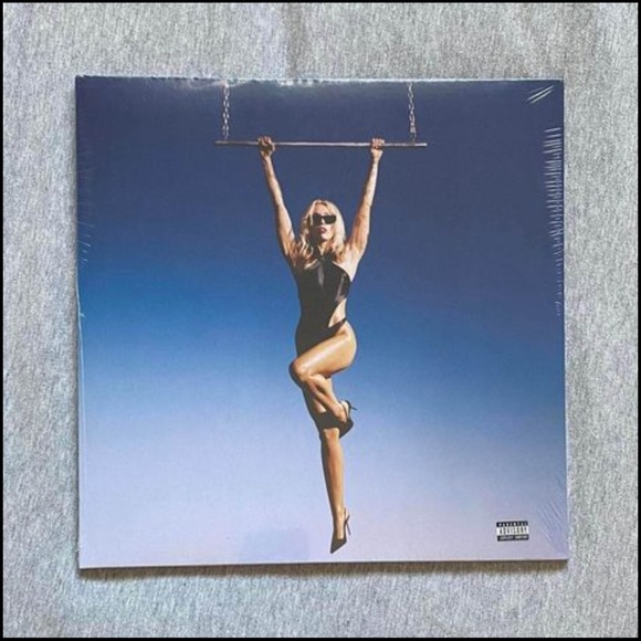 Miley Cyrus - Endless Summer Vacation Red Vinyl - Picture 1 of 2